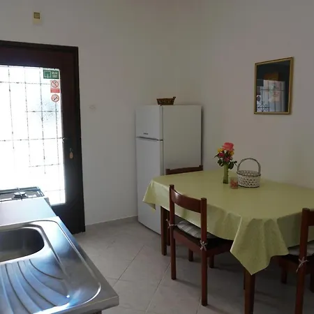 Apartment Apartments With A Parking Space Pula - 6985