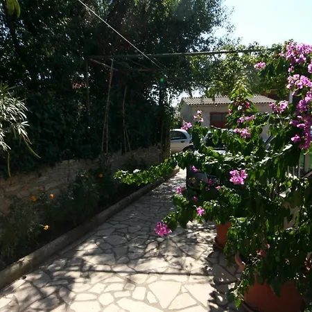 Apartment Apartments With A Parking Space Pula - 6985