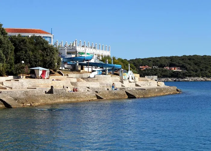 With A Parking Space - 6985 Apartman Póla