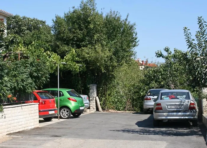 With A Parking Space - 6985 Apartman Póla